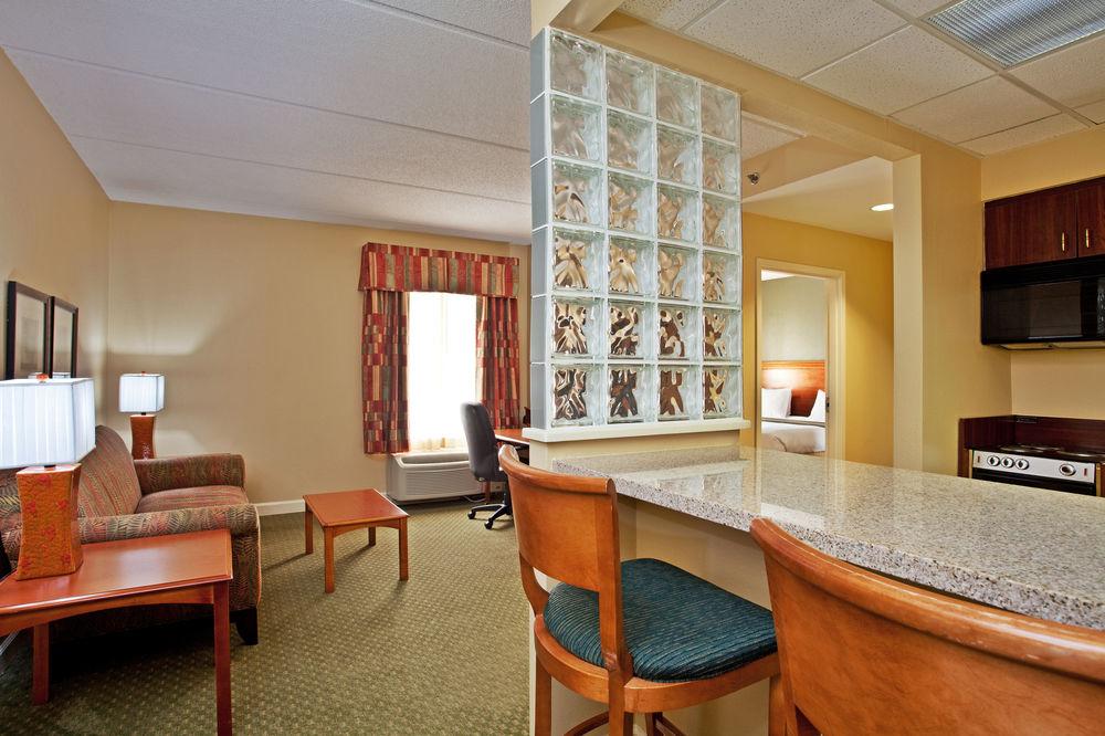 Holiday Inn Express Hotel & Suites Conover - Hickory Area By Ihg Exterior foto